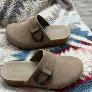 Andiamo Women's Tan Mules with Stylish Buckle